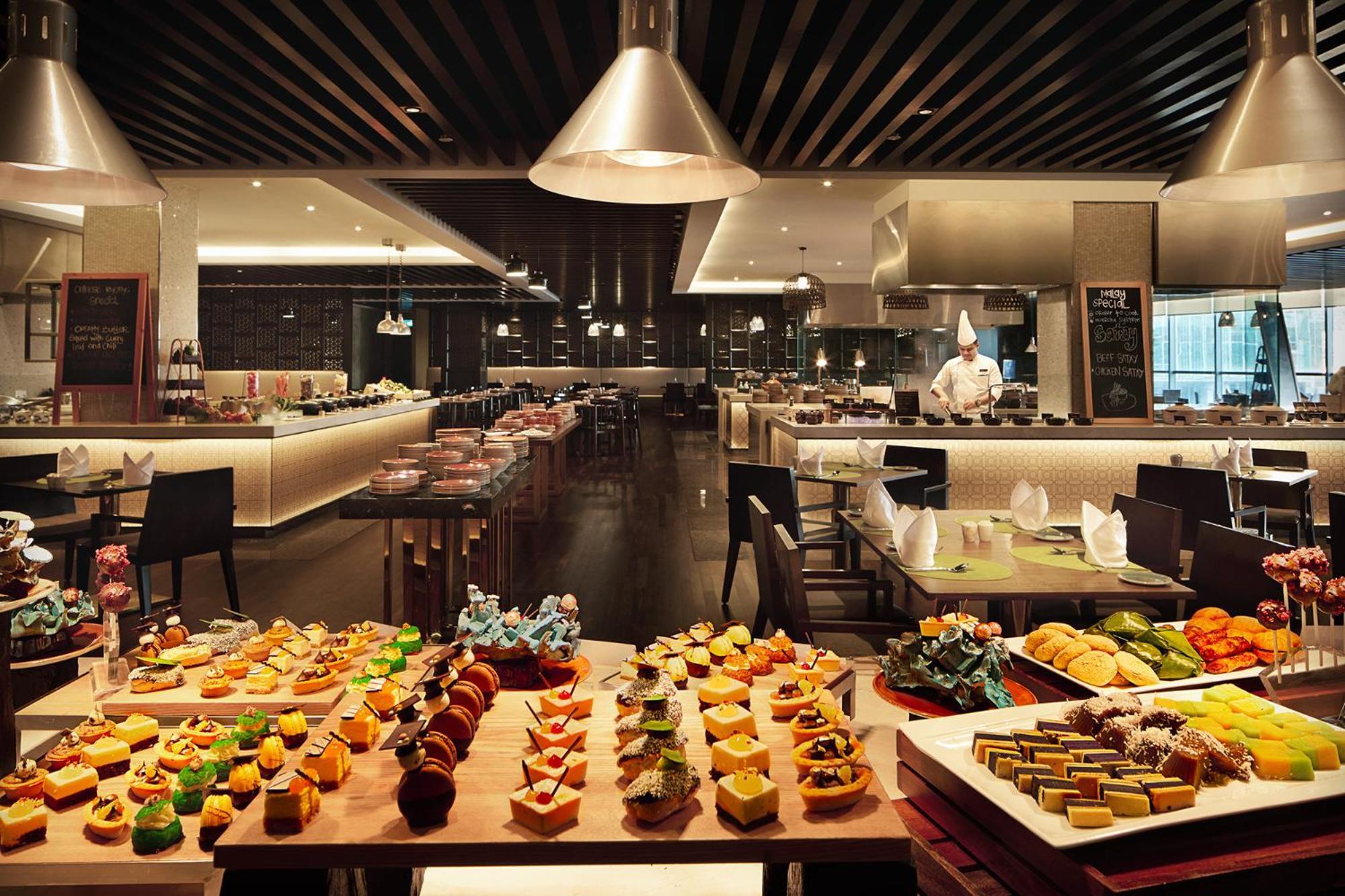 马六甲希尔顿逸林酒店 Malacca 外观 照片 The open kitchen at the restaurant