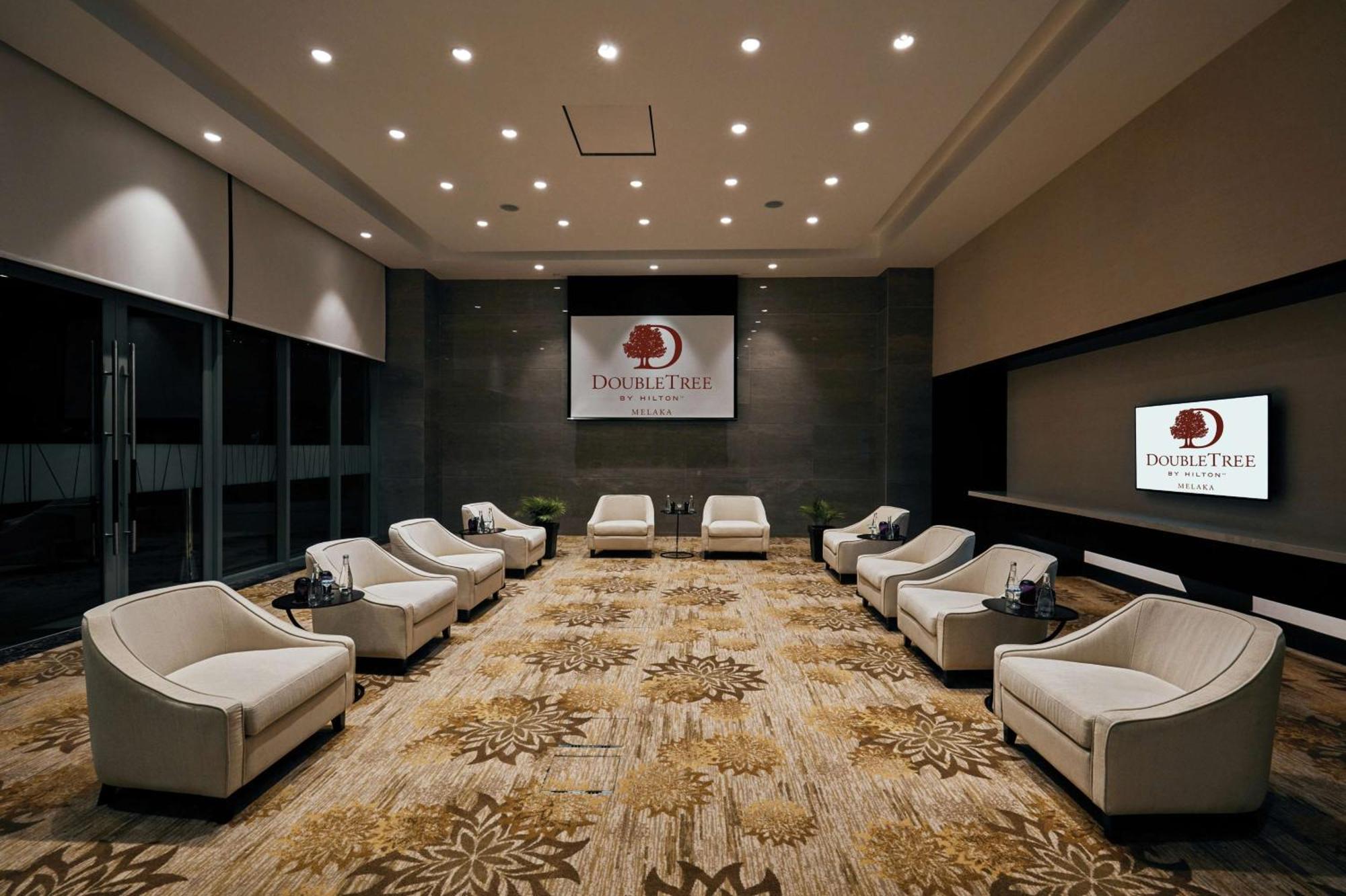 马六甲希尔顿逸林酒店 Malacca 外观 照片 The lounge at the airport