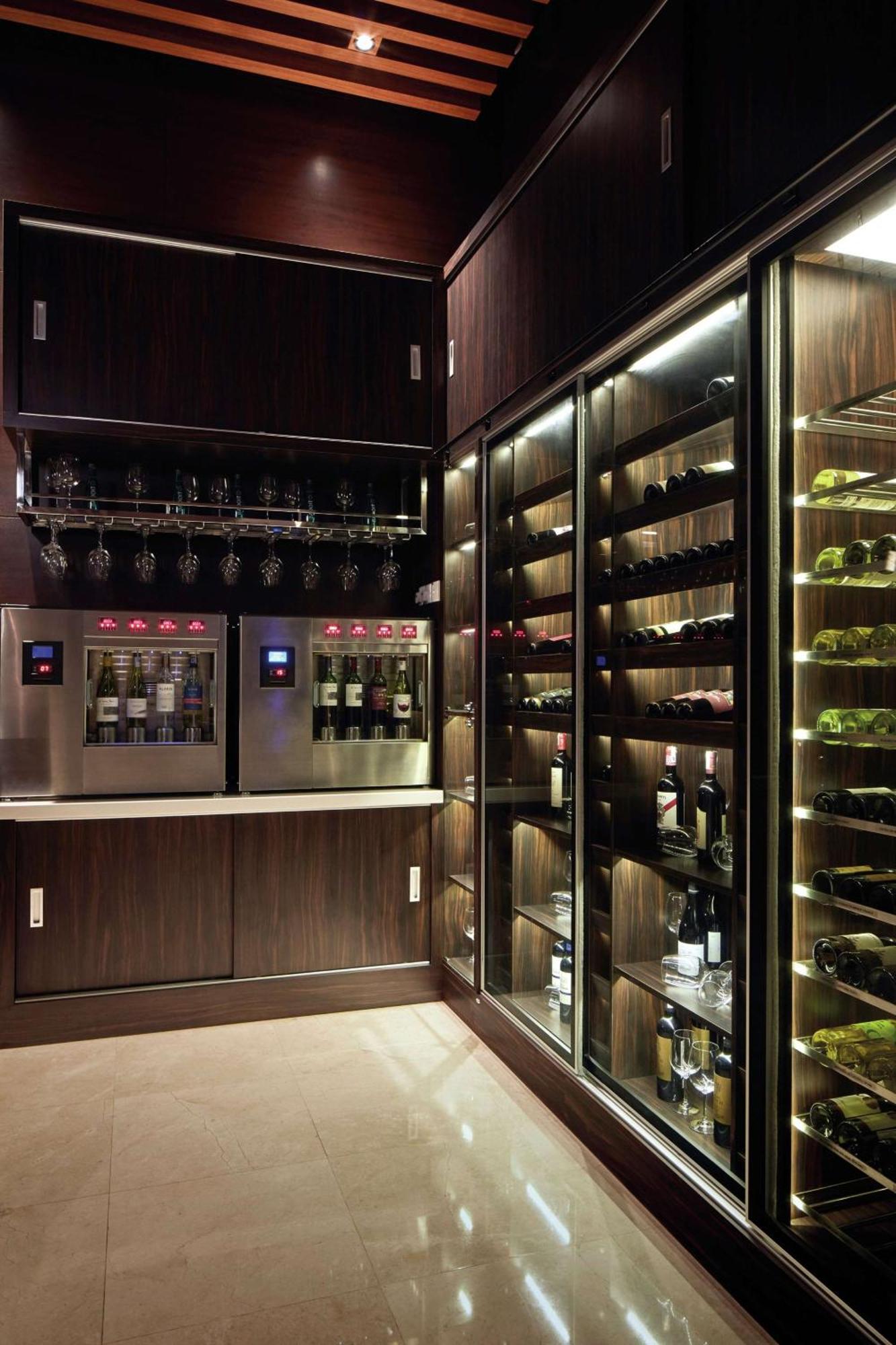 马六甲希尔顿逸林酒店 Malacca 外观 照片 Wine storage