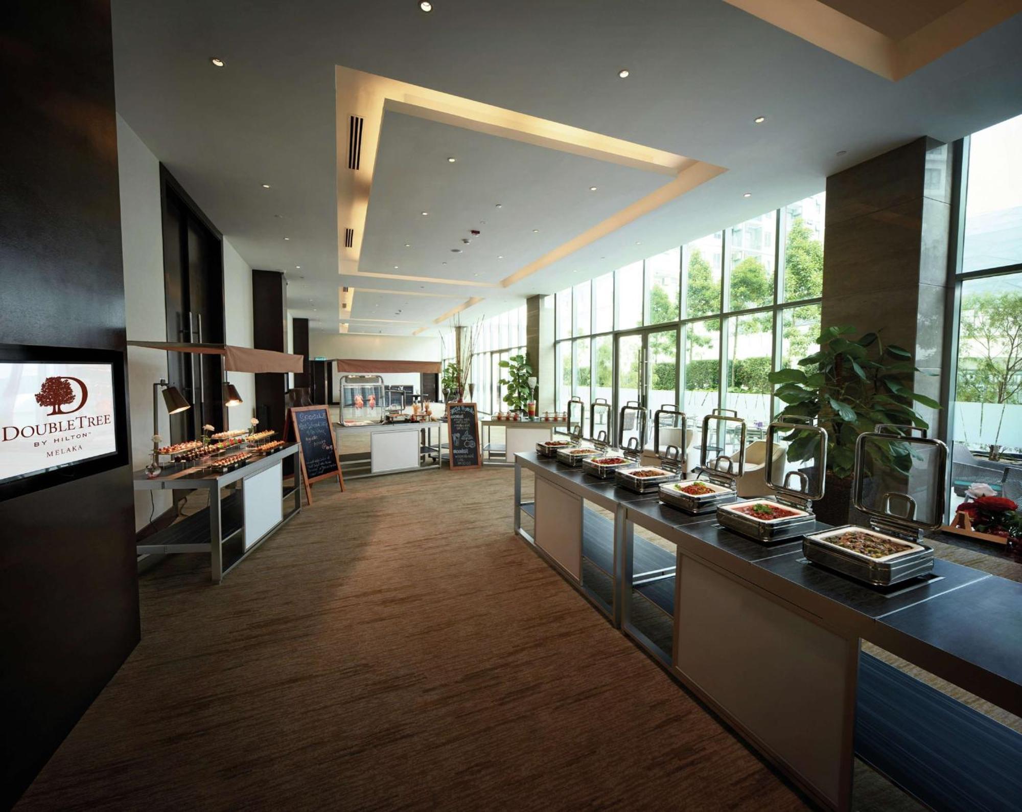 马六甲希尔顿逸林酒店 Malacca 外观 照片 The lounge at KLIA