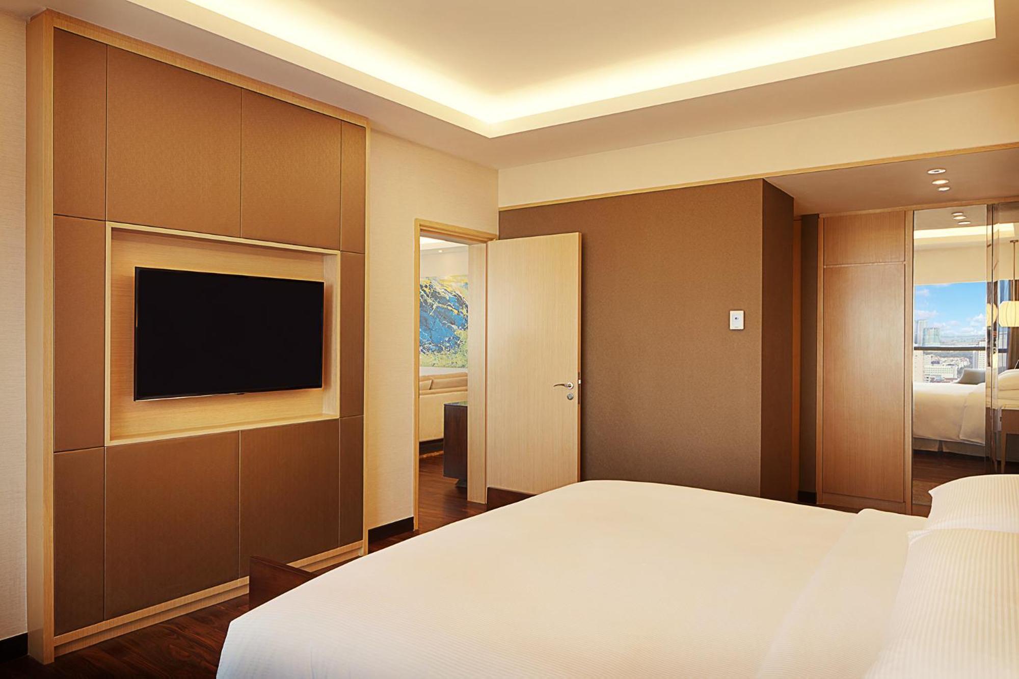 马六甲希尔顿逸林酒店 Malacca 外观 照片 A bedroom in the hotel